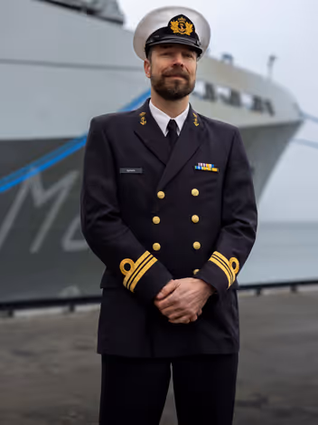 Portretfoto van luitenant ter zee 1 Joris.