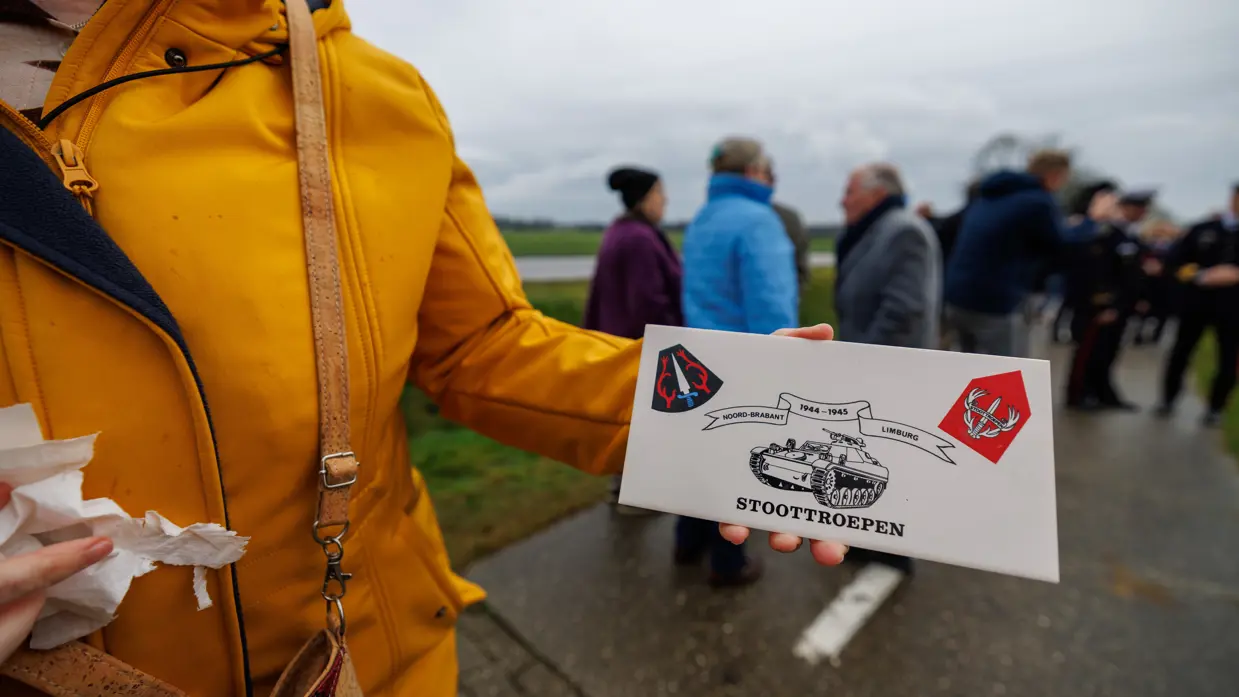 Een herinnering aan de donkere dagen van 50 jaar geleden. Veel families die destijds de militairen bijstonden koesteren ook tastbare herinneringen.