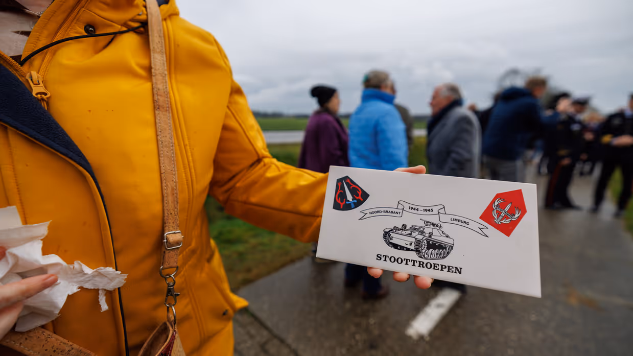 Een herinnering aan de donkere dagen van 50 jaar geleden. Veel families die destijds de militairen bijstonden koesteren ook tastbare herinneringen.
