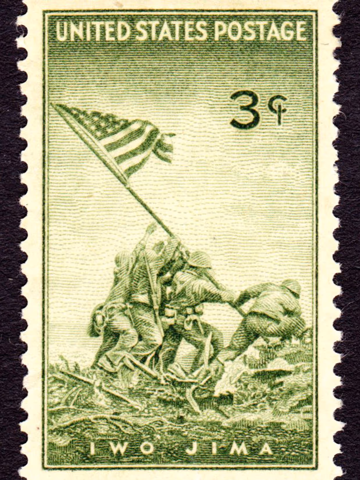 Een groene postzegel met daarop militairen die een vlag planten op een heuvel. 