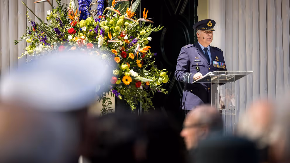 Generaal Eichelsheim geeft toespraak.