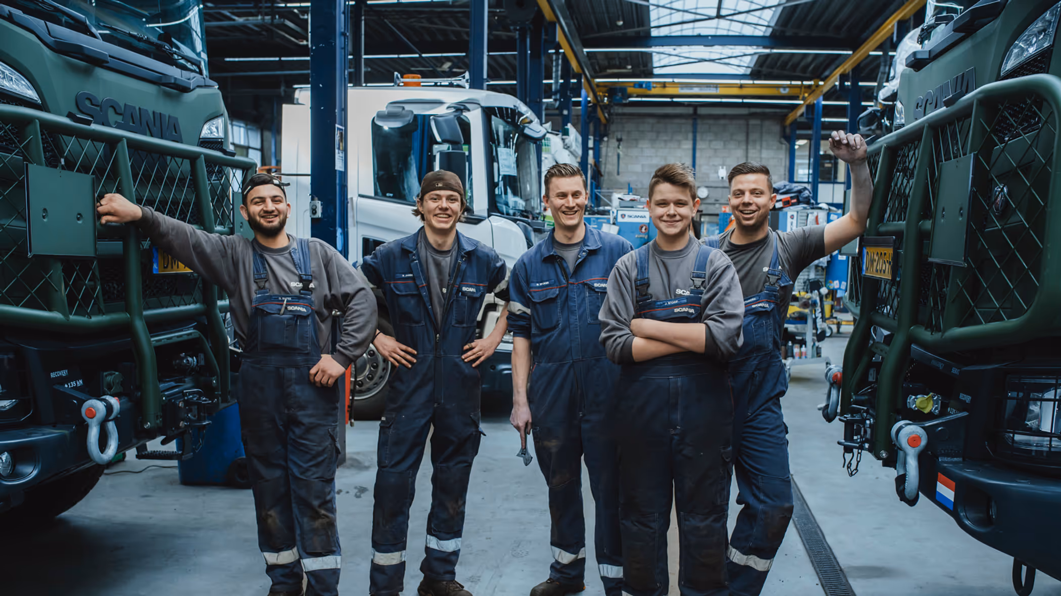 Monteurs van Scania in de werkplaats.