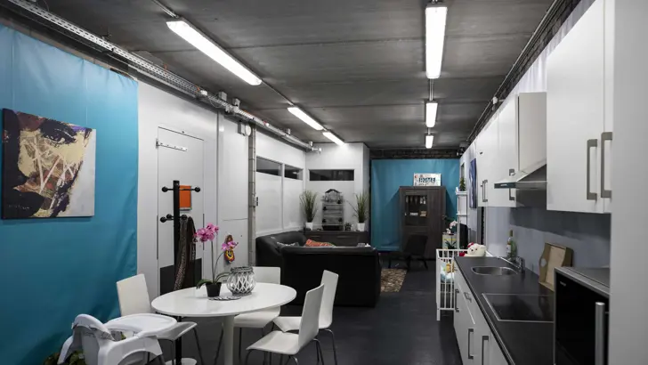 Woonkamer met keuken.