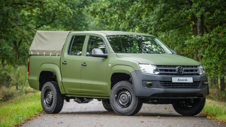 Zijaanzicht Amarok.