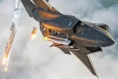 Een vliegende de AIM-120 Advanced Medium-Range Air-to-Air Missiles (Amraam).