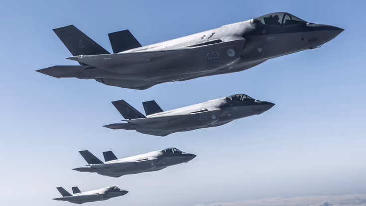 Straaljagers in de lucht.