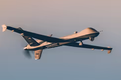 Een onbemand vliegtuig in de lucht.