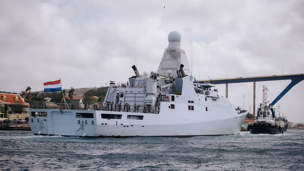 De Zr.Ms. Groningen op een archieffoto