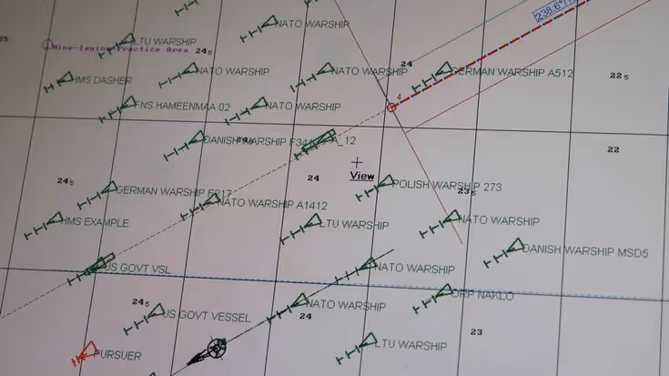 Kaart met aanduidingen van schepen tijdens oefening Baltops.