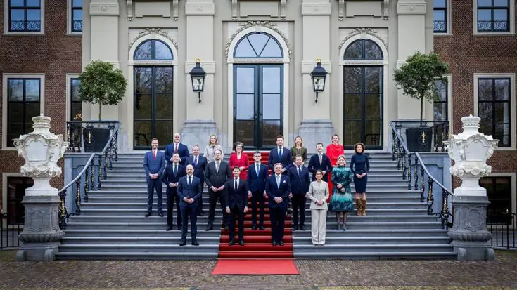 Bewindslieden kabinet-Jetten op het bordes met de Koning.