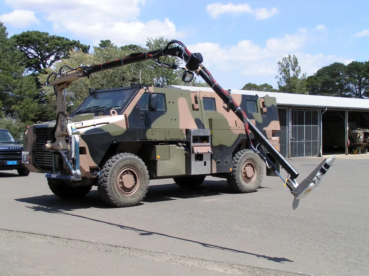 Een Bushmaster met onderzoeksarm.