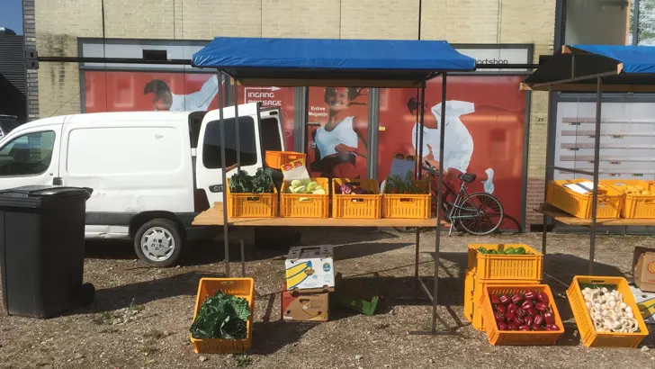 Marktkraam met groentes.