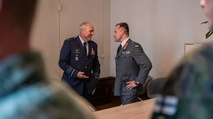 Nederlands en Finse CDS met elkaar in gesprek.