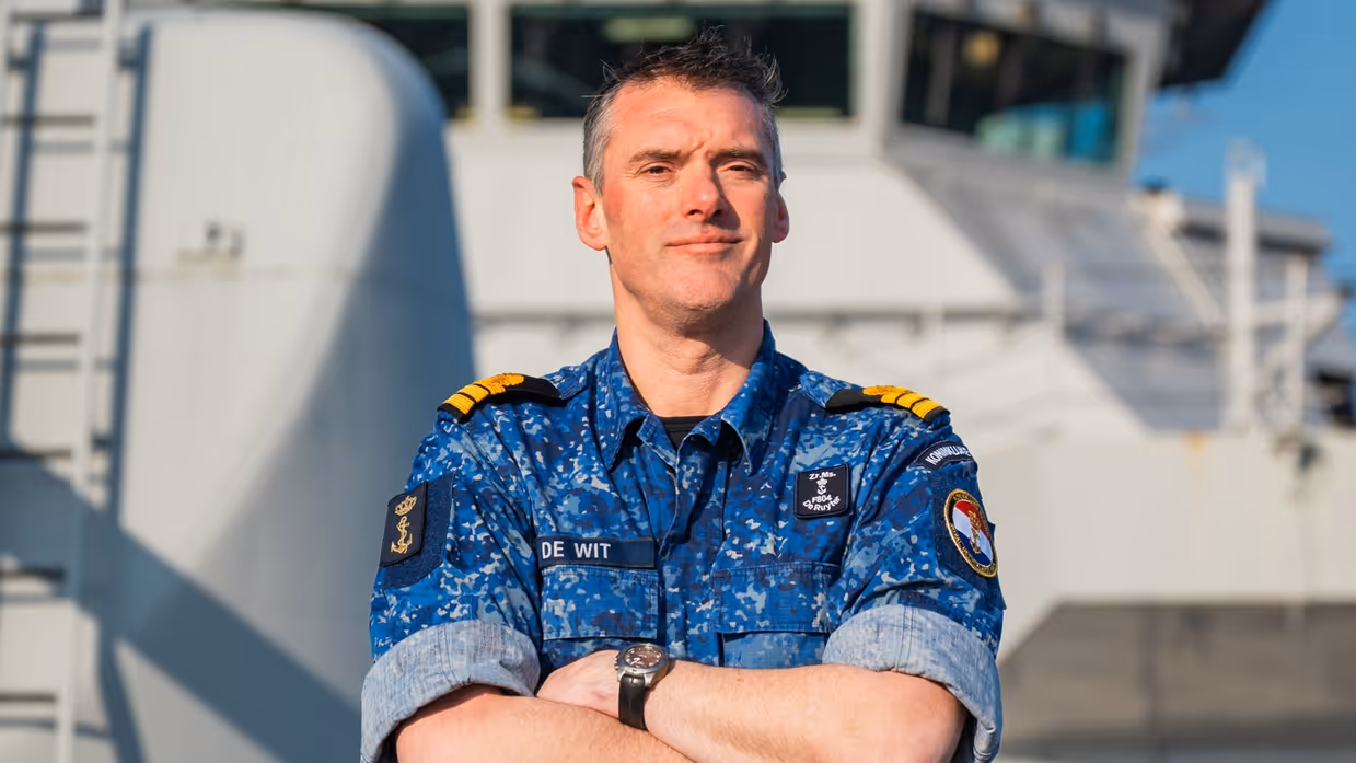 KLTZ Rodger de Wit, commandant van Zr.Ms. De Ruyter
