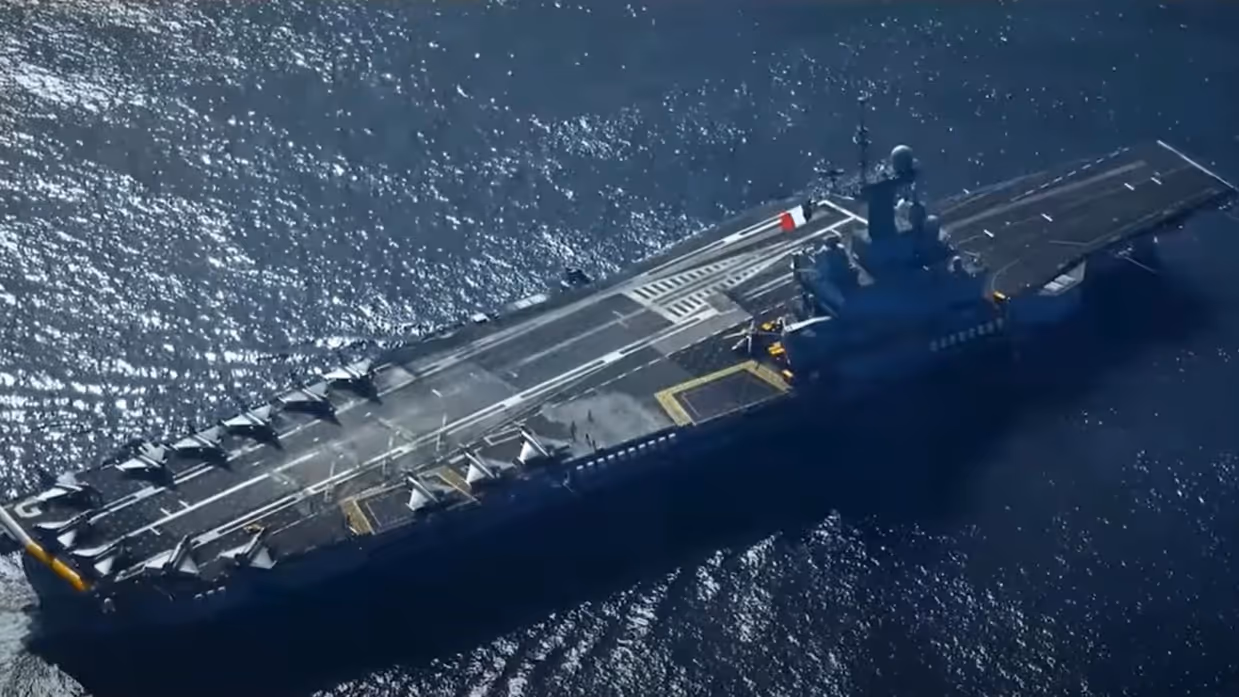 Het vliegdekschip FS Charles de Gaulle geëscorteerd door meerdere varende eenheden. 