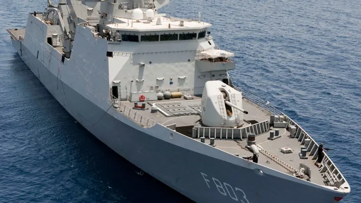 Luchtverdedigings- en commandofregat Zr.Ms. Tromp.