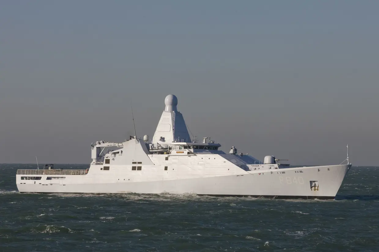 Zijaanzicht patrouilleschip Zr.Ms. Holland.