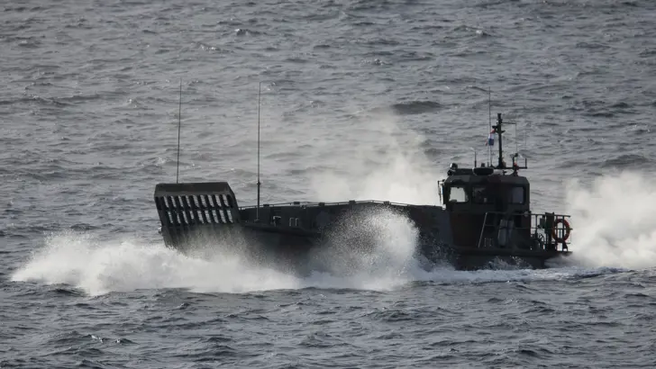 Een LCVP in de wateren rond het Noorse Harstad tijdens NAVO-oefening Cold Response, 2012.