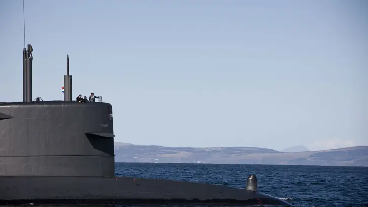 Zijaanzicht van een deel van de onderzeeboot Zr.Ms. Bruinvis.