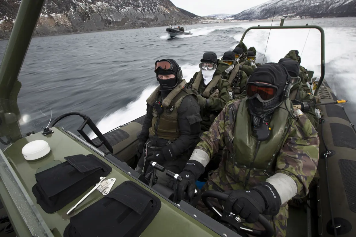 Militairen in een Frisc.