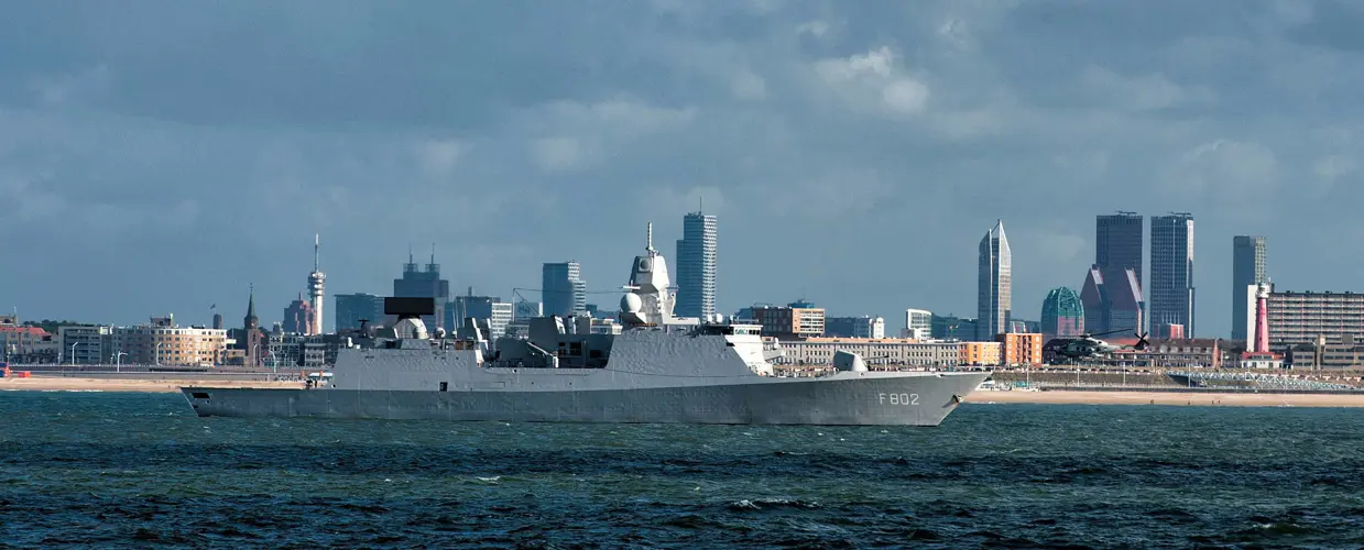 Zr.Ms. De Zeven Provinciën voor de kust van Scheveningen.