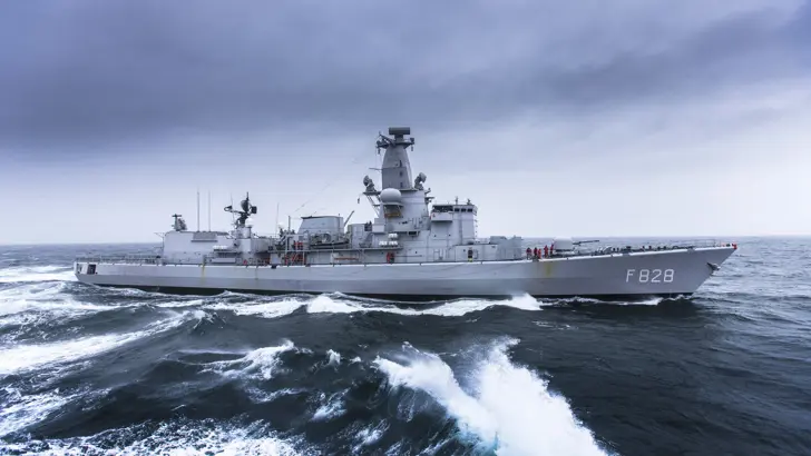 Het M-fregat Zr.Ms. Van Speijk tijdens oefening Joint Warrior in de Schotse wateren (april 2014).