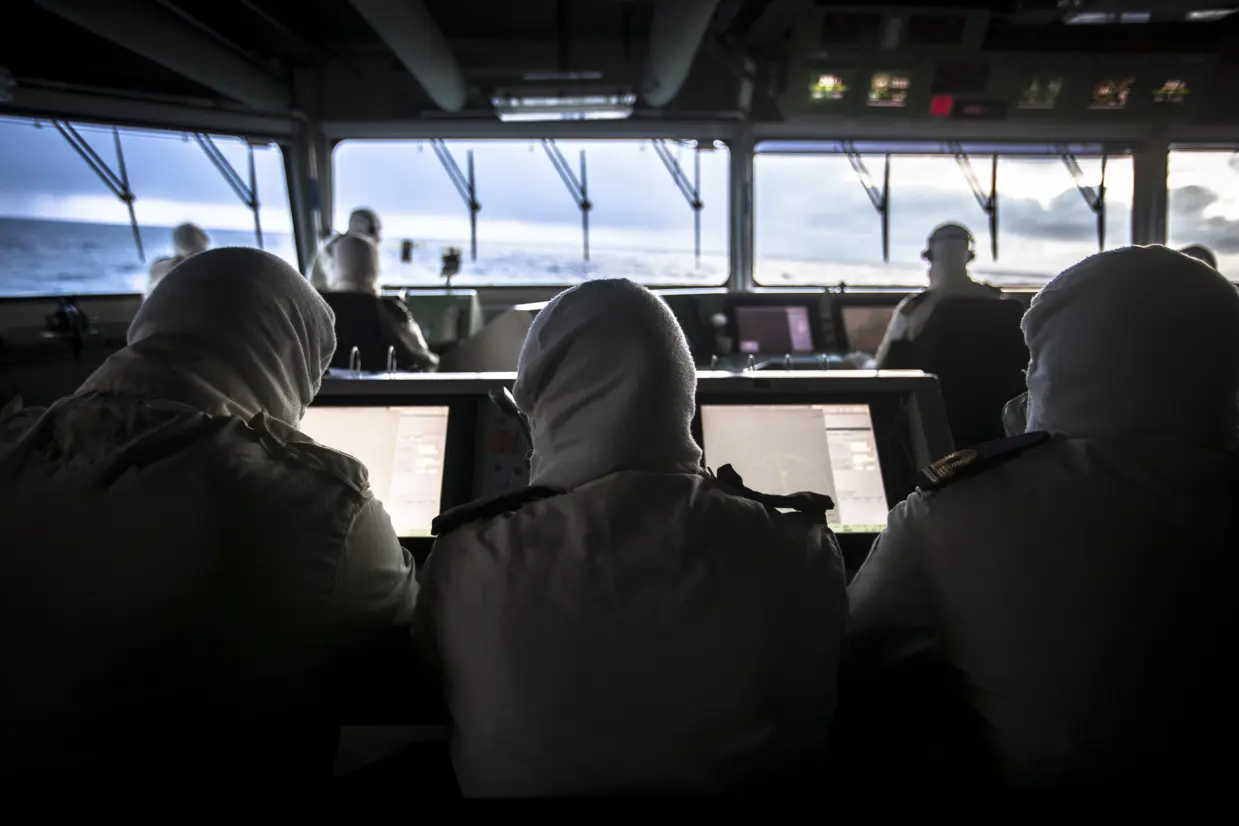 De brug aan boord van Zr.Ms. De Zeven Provinciën tijdens het lanceren van raketten voor de kust van Noorwegen, Northern Archer 2015.