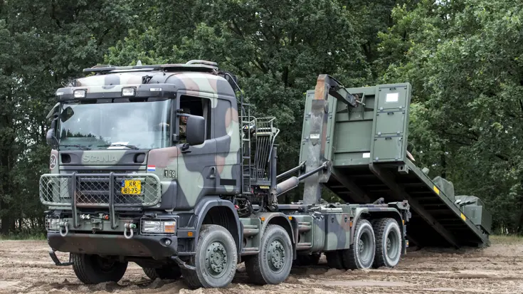 Een Scania wissellaadsysteem met een flatrack.