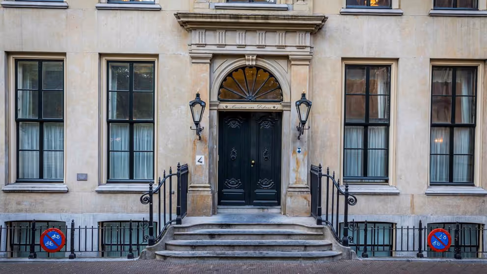 Voorzijde van het ministerie van Defensie.