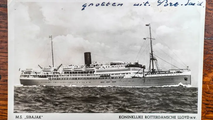 Ansichtkaart met foto M.S. Sibajak Koninklijke Rotterdamsche Lloyd schip.