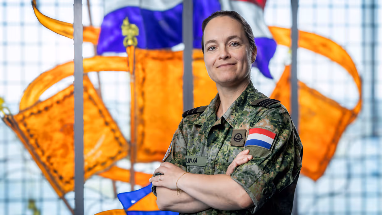 Portretfoto van luitenant-kolonel Petra Wijnja van de luchtmacht, hoofd Space Warfare and Expertise