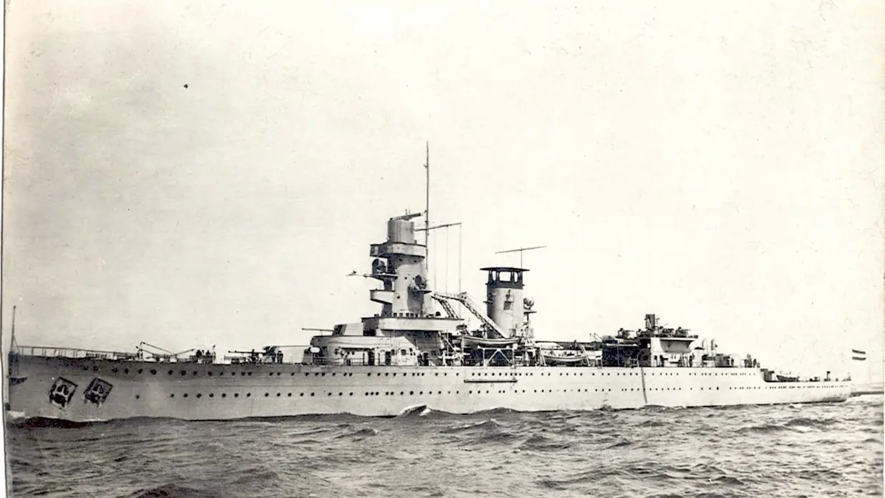 Historische foto van Hr.Ms. De Ruyter