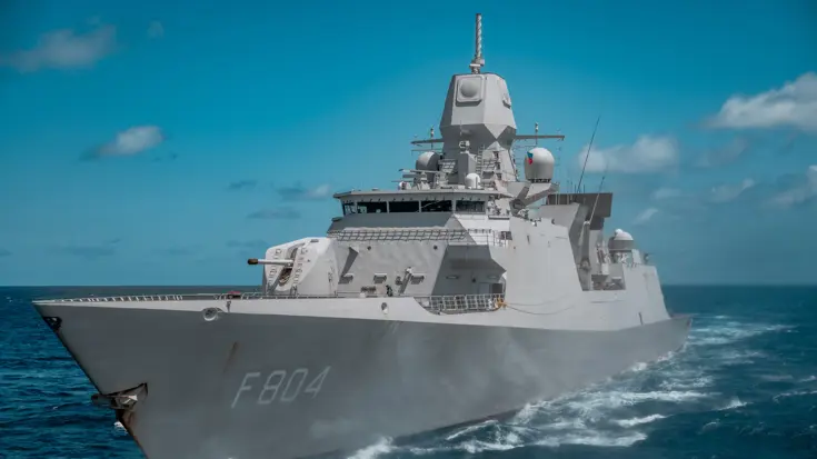 Het LCF De Ruyter op volle zee.