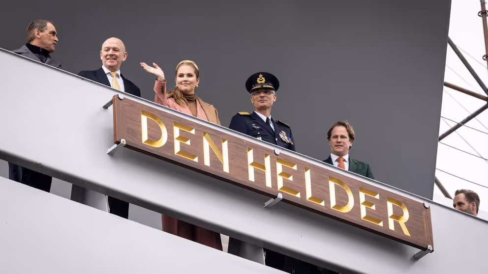 Kroonprinses Amalia aan boord van het schip Den Helder.