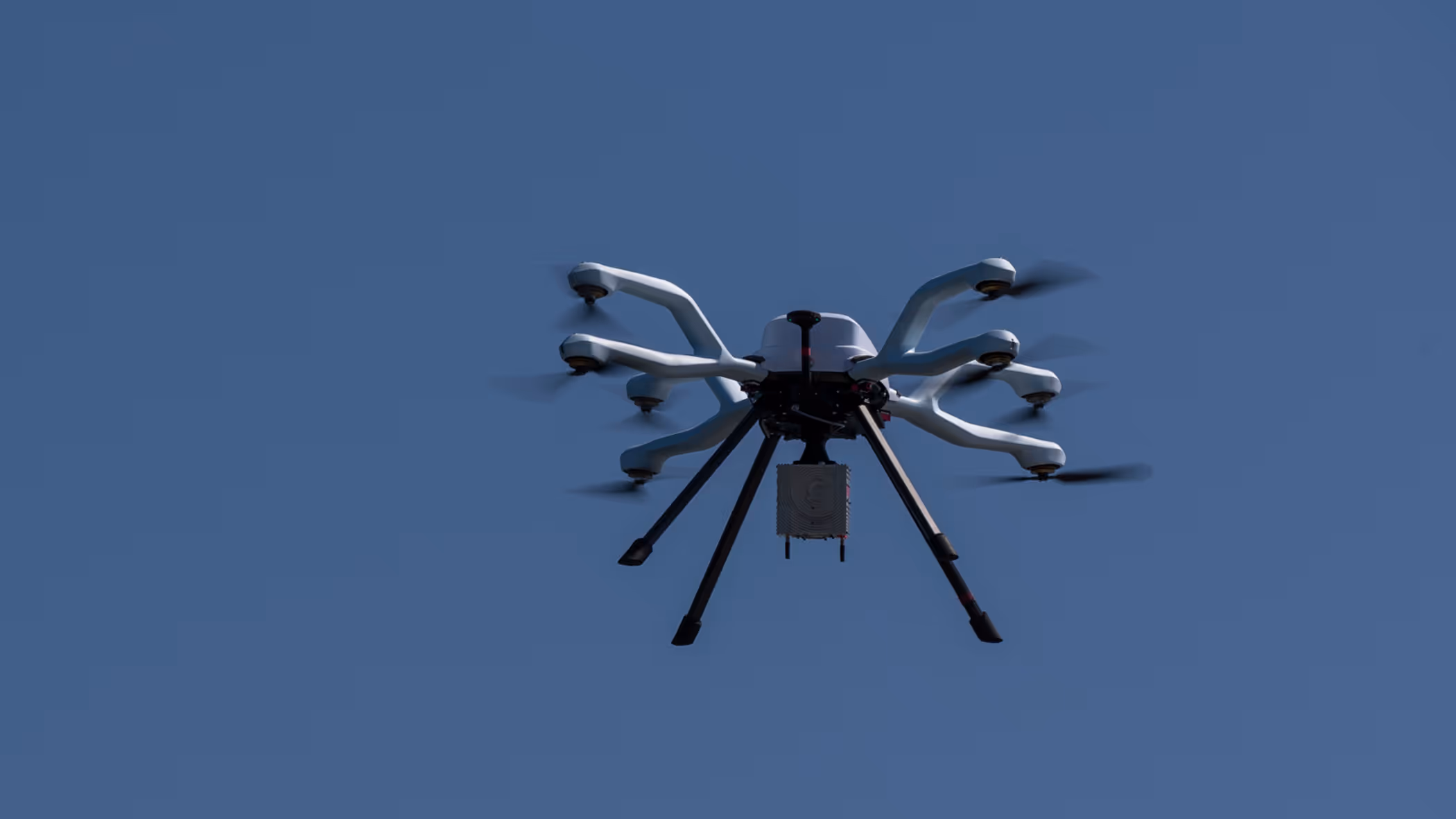 Een drone in de lucht.