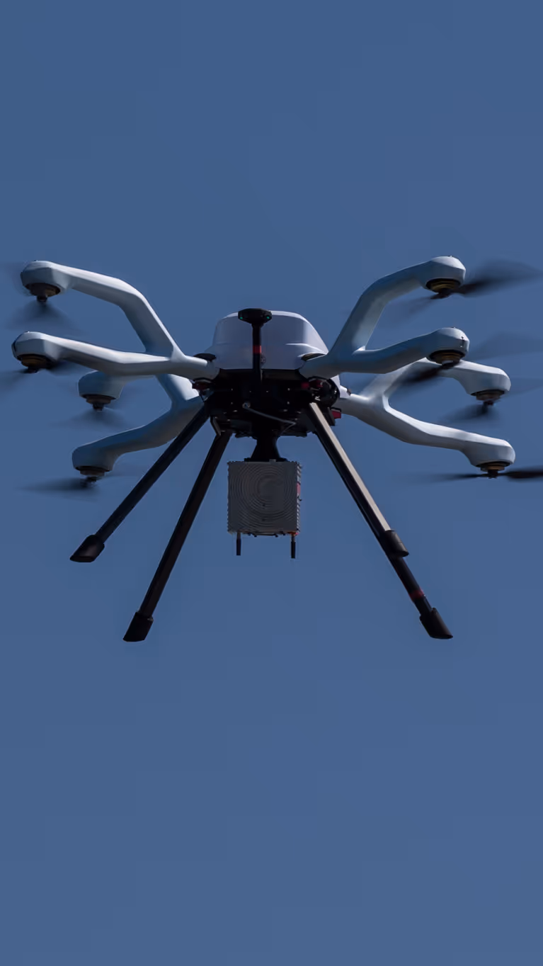Een drone in de lucht.