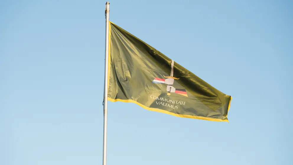 De vlag van IGNC. 