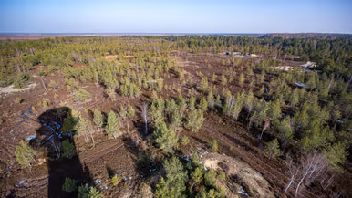 Een overzichtsfoto van het oefenterrein in Letland.  