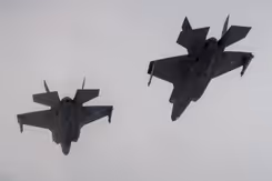 2 F-35's in de lucht.