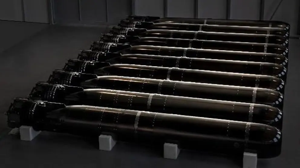 Torpedo's liggend op een rij.
