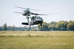 2 helikopters.