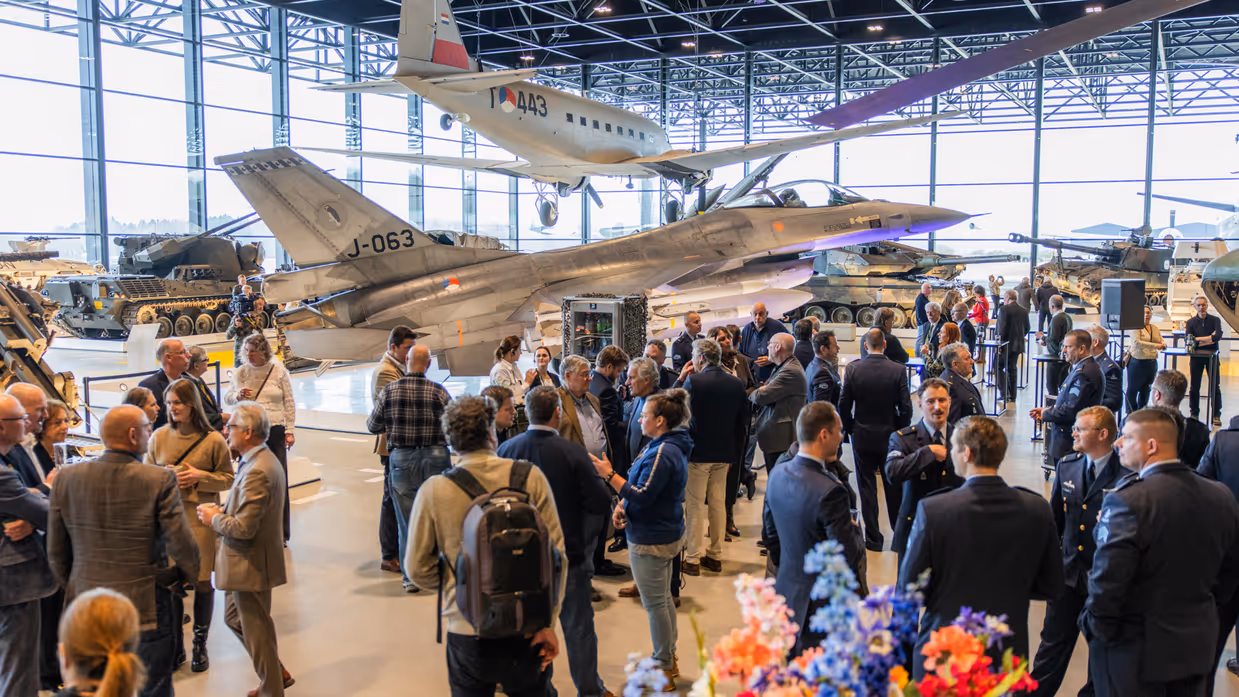 een overzicht van de belangstelling voor de J-063. 