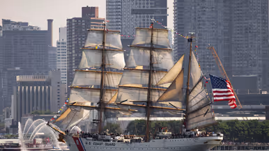 een grote witte viermaster afkomstig uit Chili.
