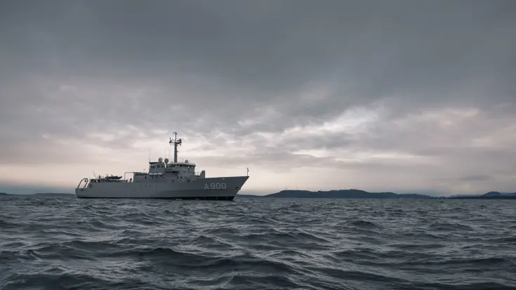 De Mercuur gefotografeerd in een fjord.&nbsp;