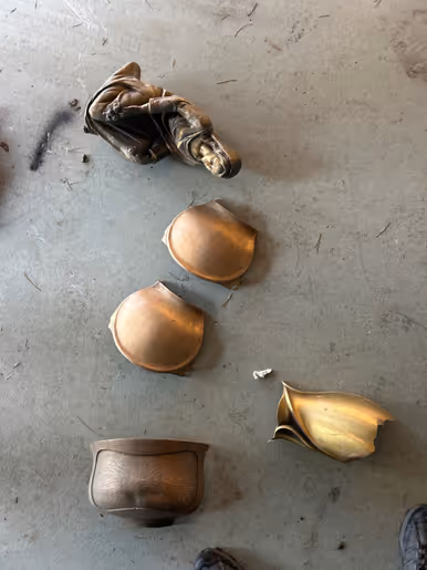 Foto’s van urnen, ornamenten en overige grafmonumenten.