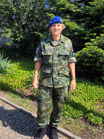 Portretfoto van KMar-kapitein Sandra.