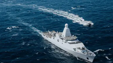 De Groningen met een FRISC op volle zee