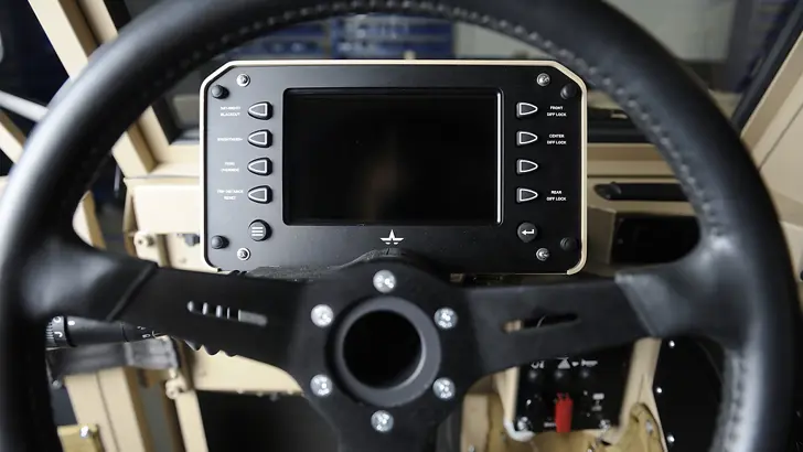 De 'cockpit' van een Vector. Door het stuur zie je het digitale informatiepanel.