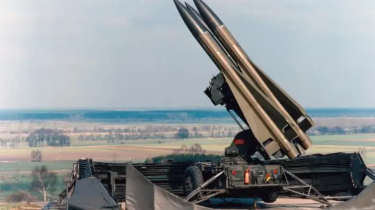 Hawk-launcher geladen met 3 missiles.