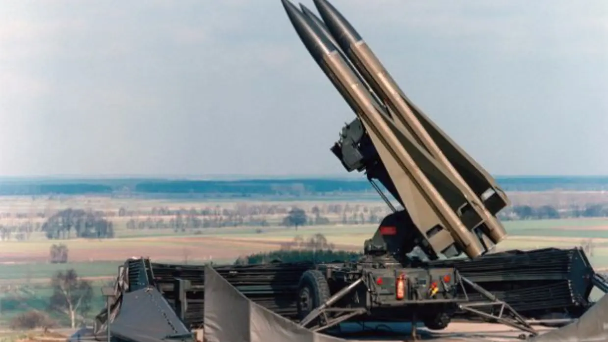 Hawk-launcher geladen met 3 missiles.